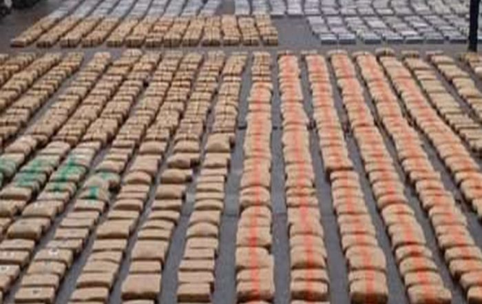 Descubren 4 toneladas de cocaína