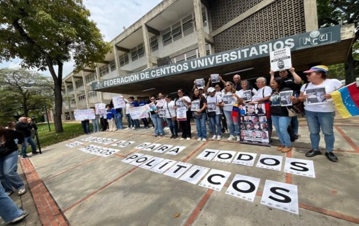 Estudiantes exigen al gobierno liberar a todos los presos políticos