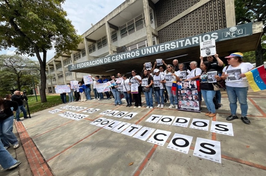 Estudiantes exigen al gobierno liberar a todos los presos políticos
