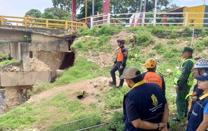 Evalúan trabajos en el puente Francisco de Paula Santander
