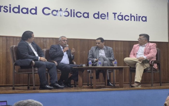 Gremios, academia y gobierno unidos en foro para la Reforma Tributaria