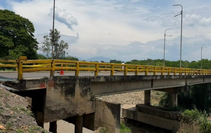 No hay paso por el Puente Internacional Santander