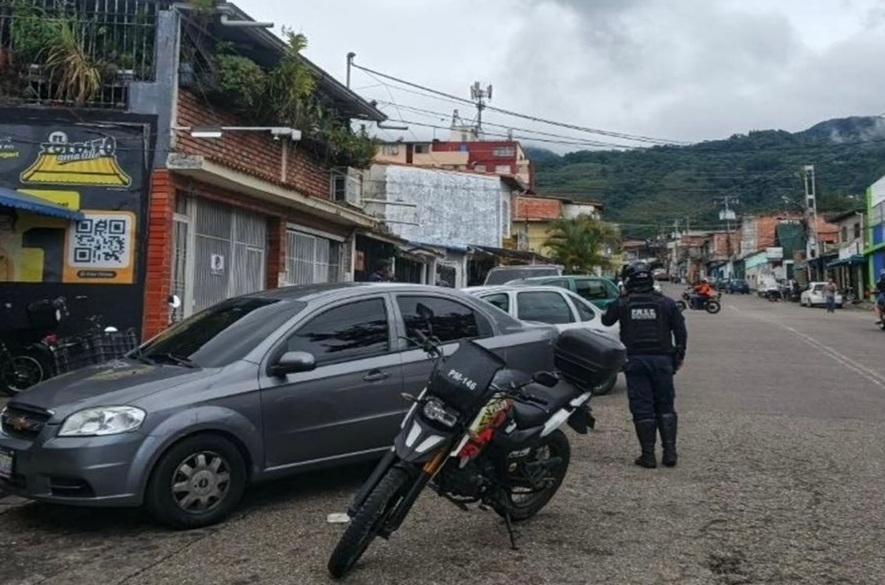 Realizan operativo de ordenamiento vial en el barrio Las Flores
