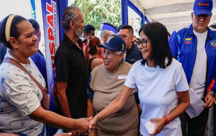 Delcy Rodriguez llama a participar en la consulta popular del gobierno interino