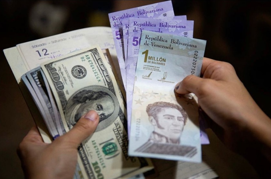 El bolívar pierde casi la mitad de su valor frente al dólar en los primeros cinco meses de 2026