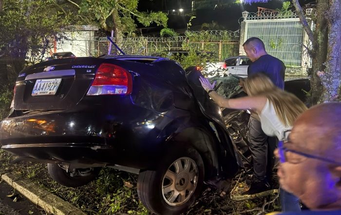 Fuerte colisión dejó 3 lesionados en la Av. 19 de Abril