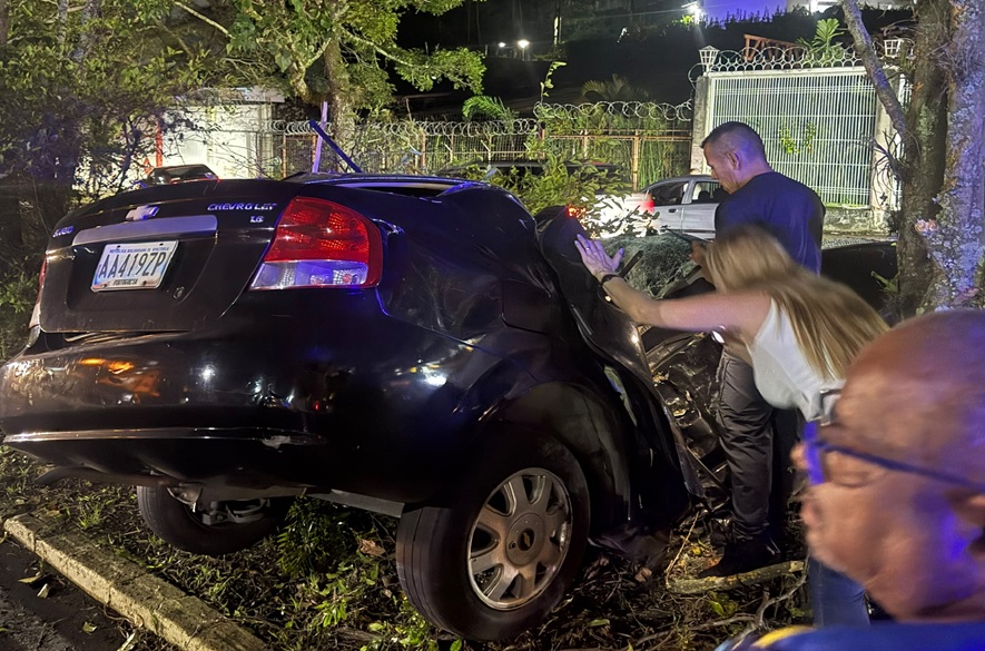 Fuerte colisión dejó 3 lesionados en la Av. 19 de Abril
