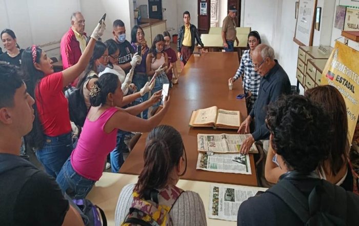 Estudiantes de Comunicación Social tomaron la Hemeroteca Estadal