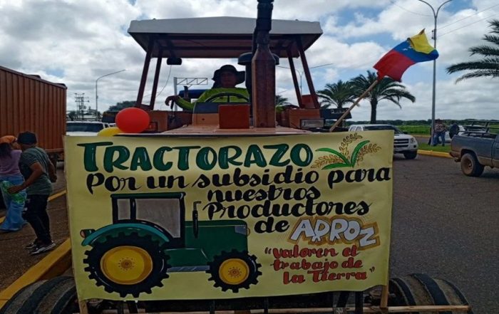 Productores de arroz protestan con un tractorazo por importaciones masivas de arroz