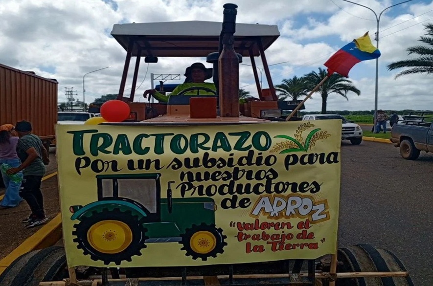 Productores de arroz protestan con un tractorazo por importaciones masivas de arroz