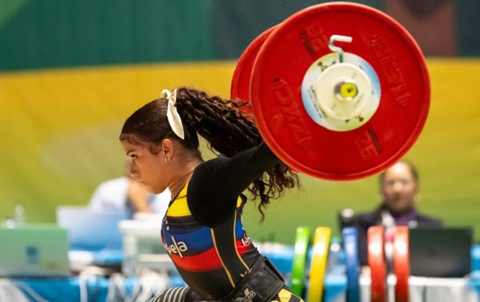 Joven venezolana logra oro en Colombia