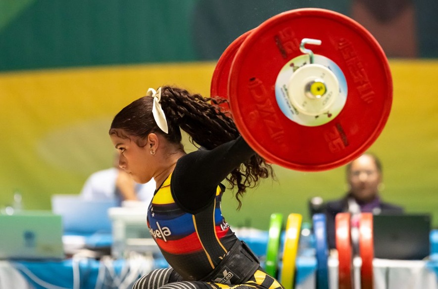 Joven venezolana logra oro en Colombia