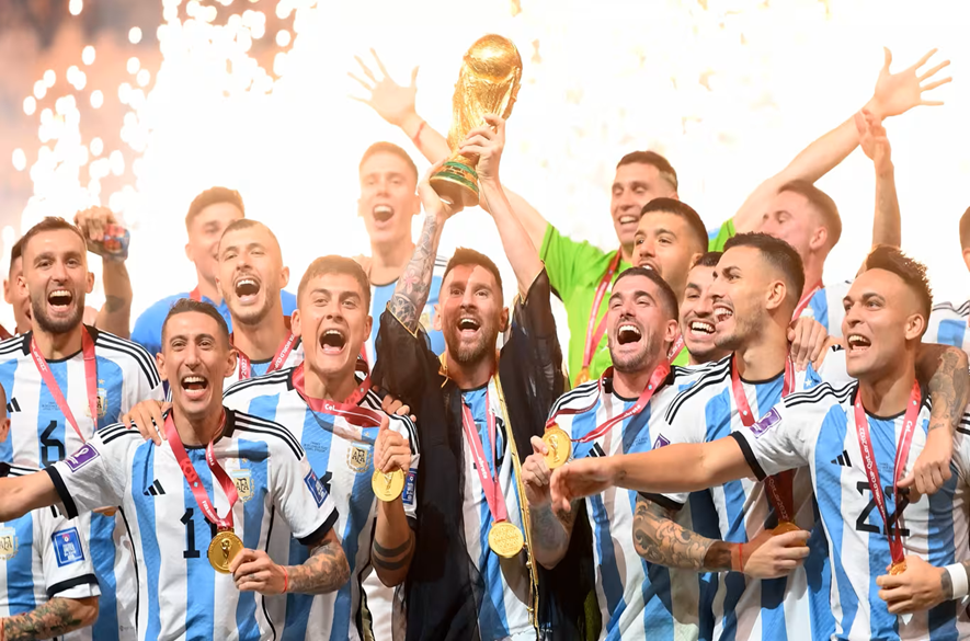 Messi, Mbappé y Haaland lideran la carrera por la Bota de Oro adidas