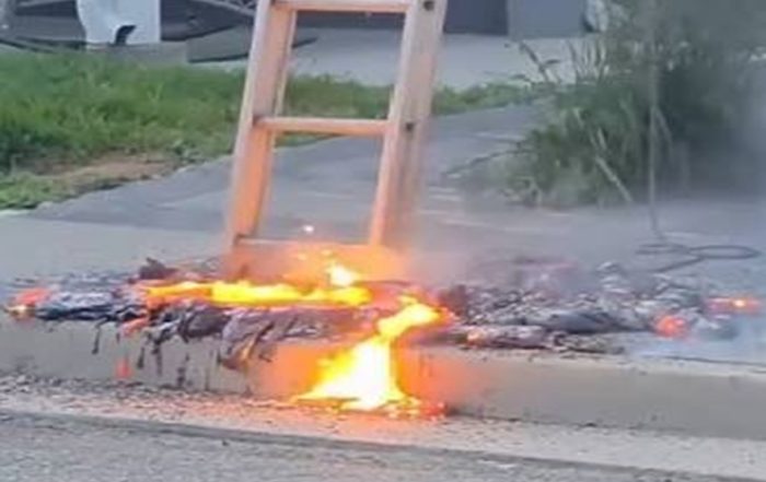Pareja muere electrocutada mientras caminaban juntos